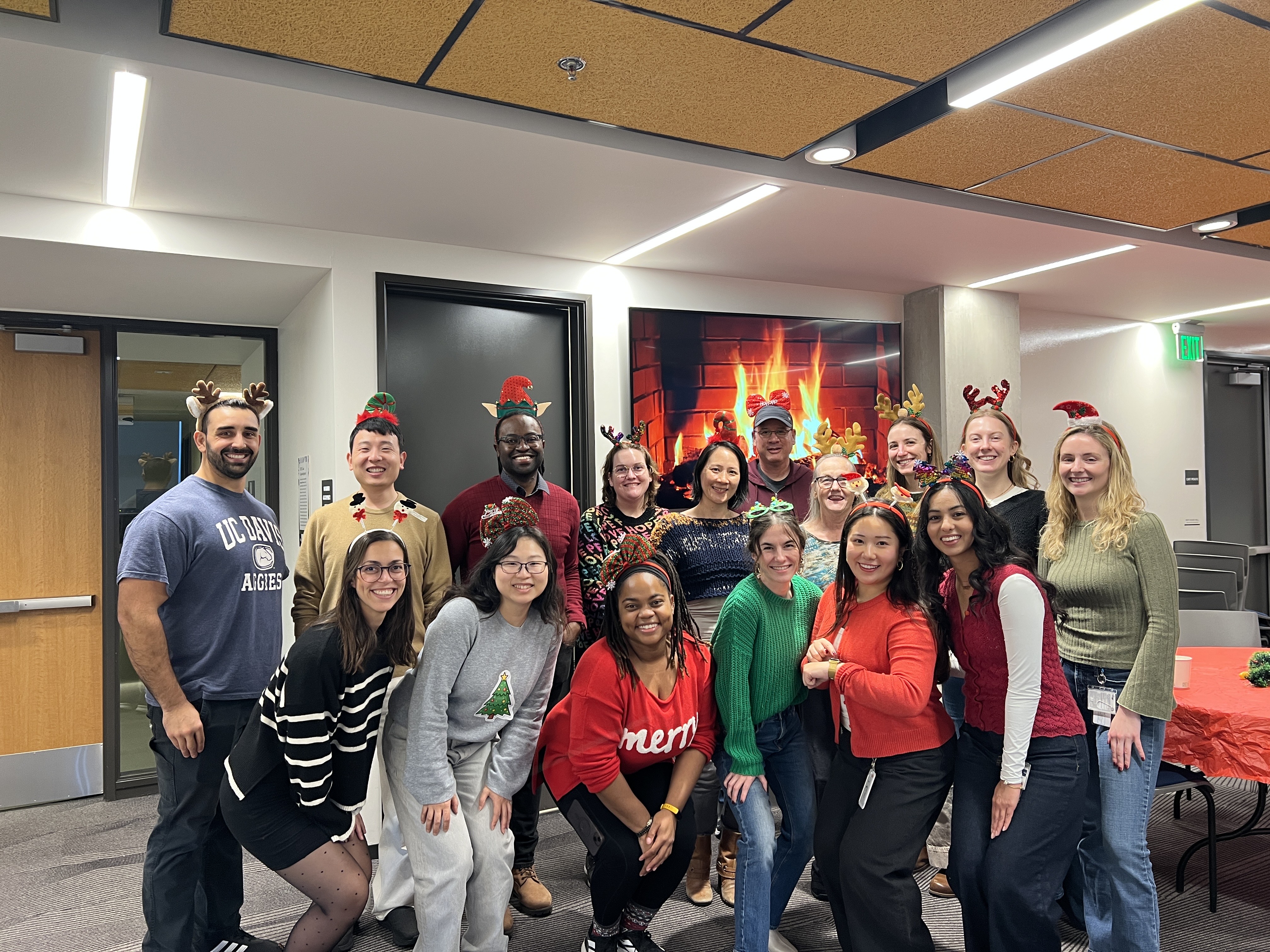 Roan lab group photo 