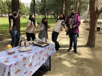group potluck outside